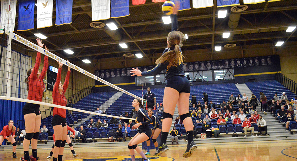 No. 2 HAWKS DOWN ROYALS FOR STRAIGHT SET VICTORY