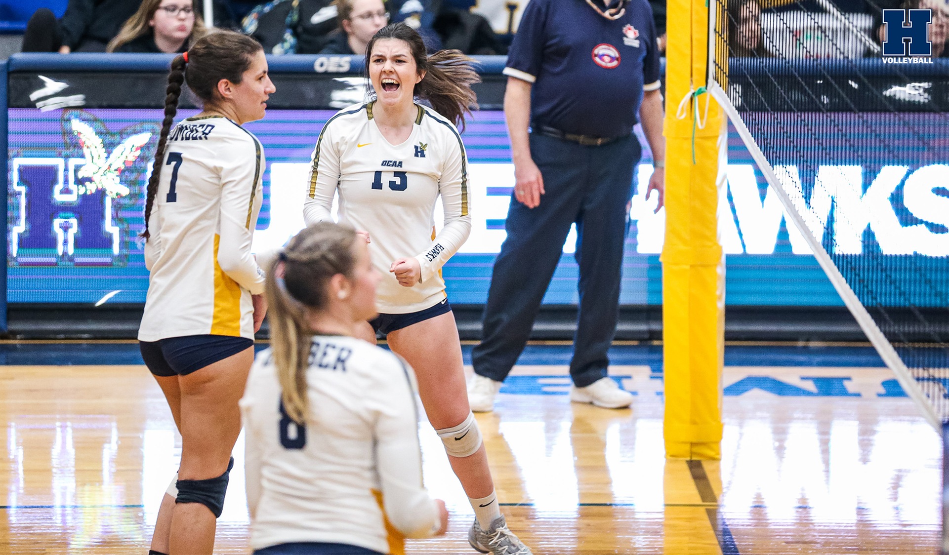 Women's Volleyball Makes Quick Work of Boréal