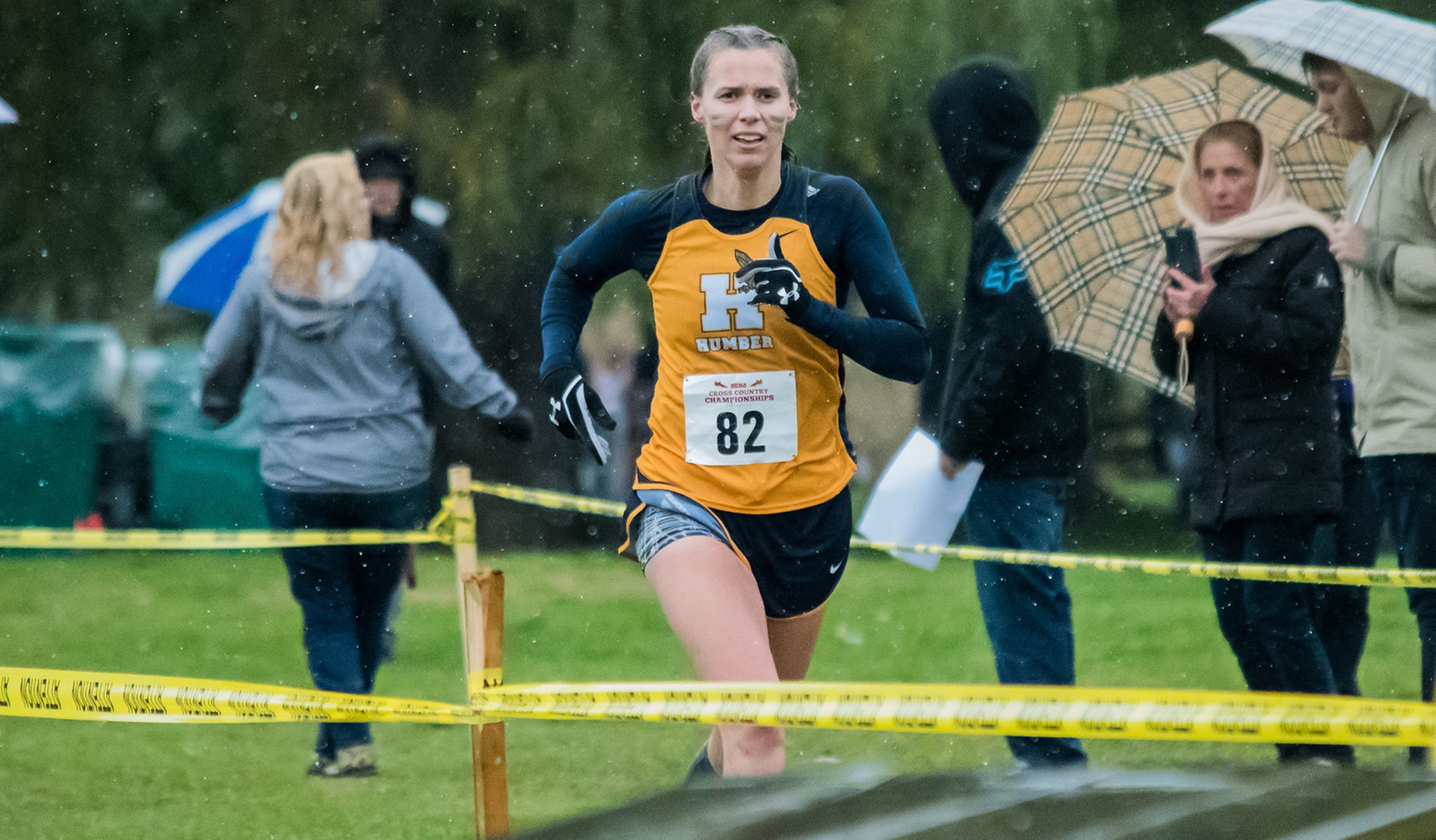 HAWKS RACE AGAINST THE BEST UNIVERSITY RUNNERS IN THE PROVINCE AT WESTERN