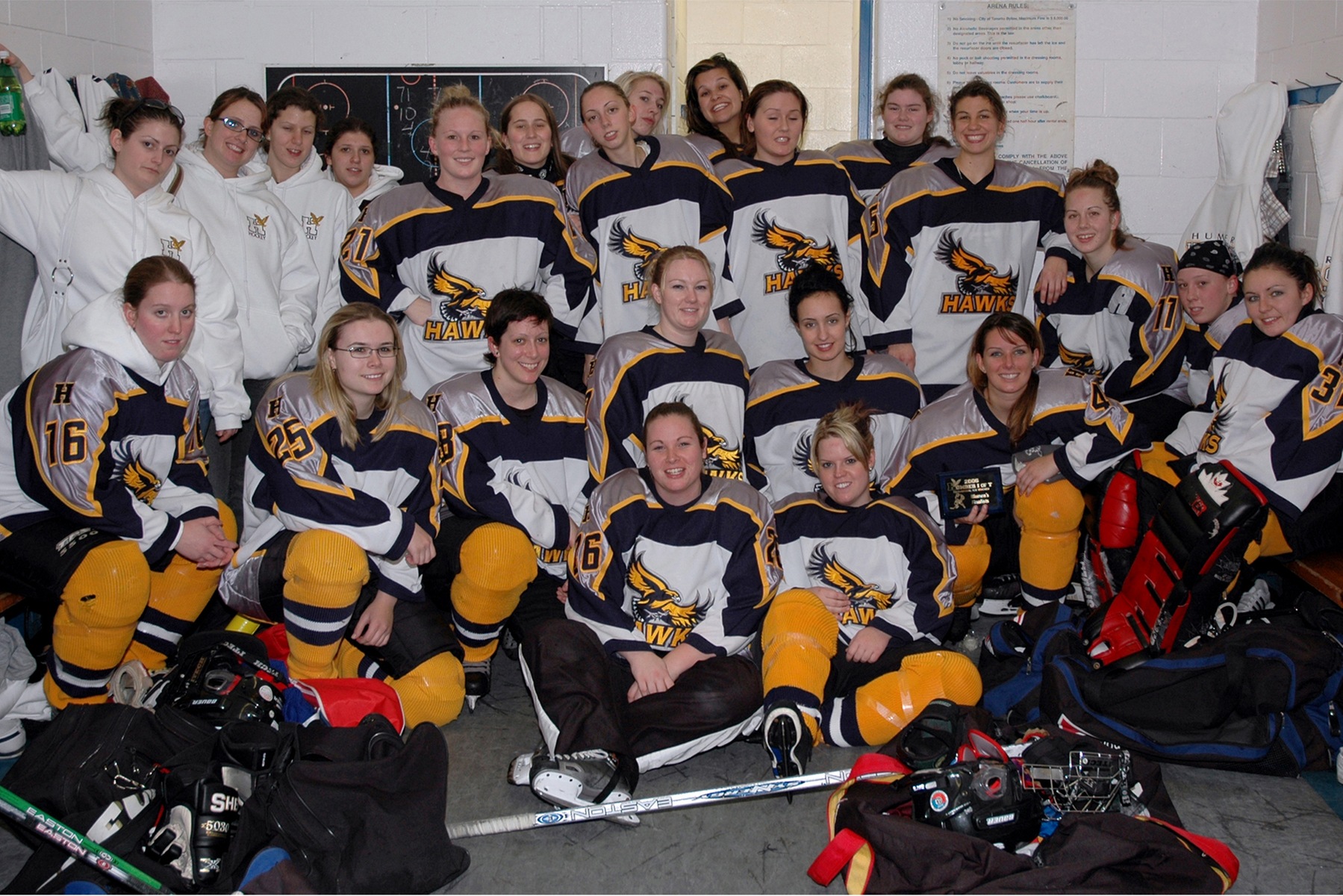 Women's hockey extramural team photo